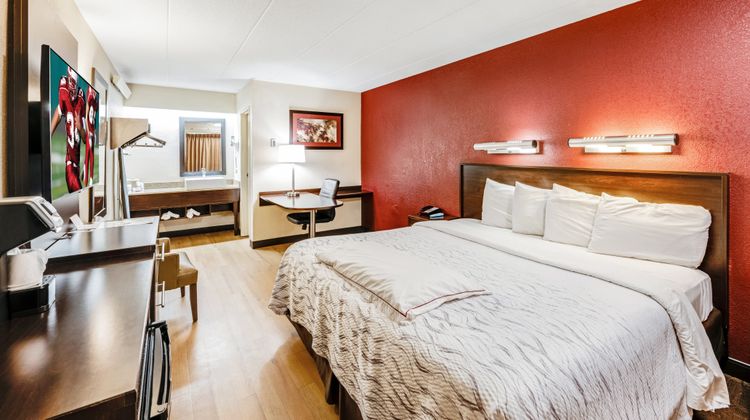 Red Roof PLUS+ Washington DC -Alexandria Room