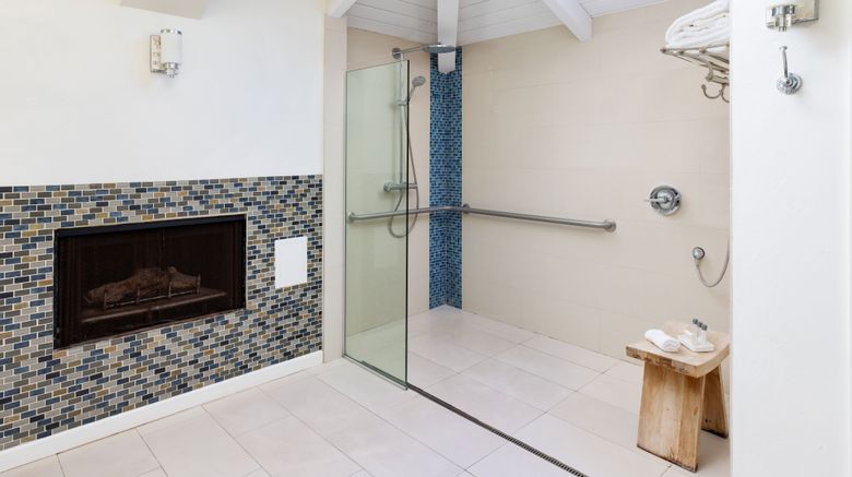 <b>Pacific Edge Hotel Suite</b>. Images powered by <a href="https://www.leonardoworldwide.com/" title="Leonardo Worldwide" target="_blank">Leonardo</a>.