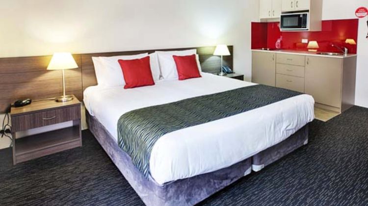Country Comfort Hunts Liverpool Room