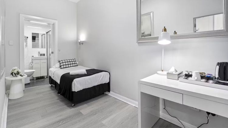 Airport Hotel Sydney Room