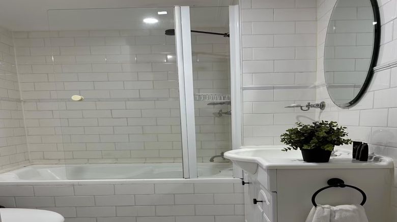 <b>Airport Hotel Sydney Room</b>. Images powered by <a href="https://www.leonardoworldwide.com/" title="Leonardo Worldwide" target="_blank">Leonardo</a>.