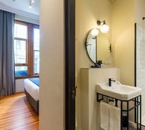 Old Bank Hotel Room