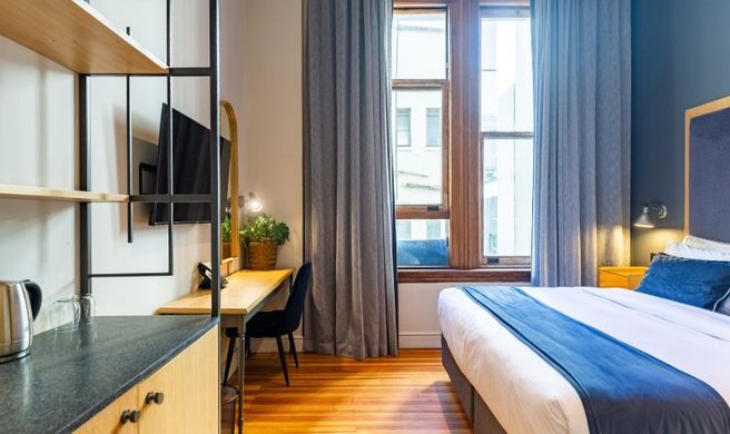 Old Bank Hotel Room