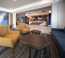 Holiday Inn Express Hotel & Suites Exterior