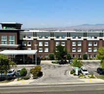 Holiday Inn Boise Airport Exterior