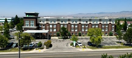 Holiday Inn Boise Airport Exterior