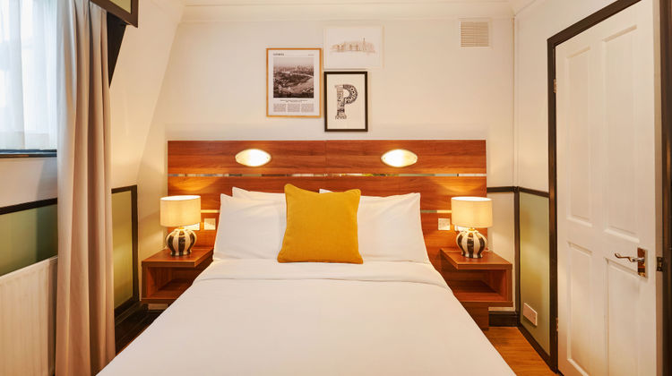 OYO Flagship Huttons Room