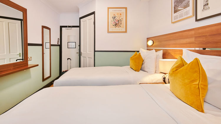 OYO Flagship Huttons Room