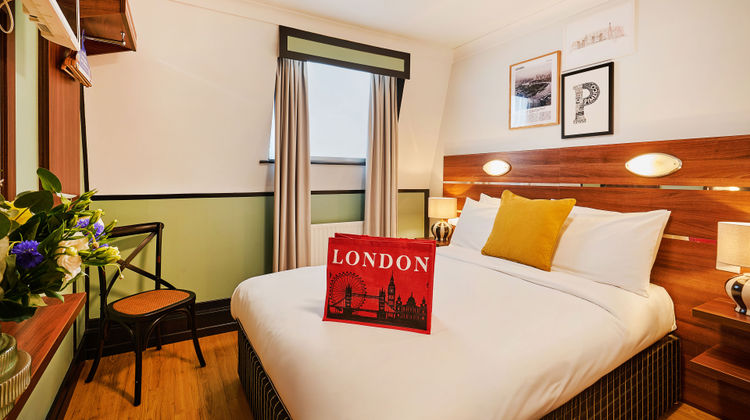 OYO Flagship Huttons Room
