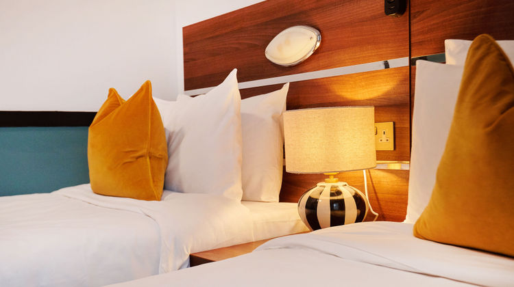 OYO Flagship Huttons Room