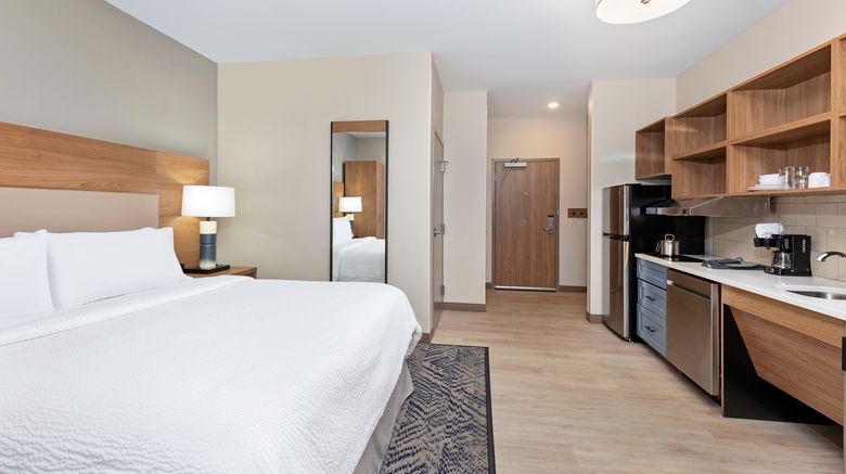 <b>Candlewood Suites Erlanger-S Cincinnati Room</b>. Images powered by <a href="https://www.leonardoworldwide.com/" title="Leonardo Worldwide" target="_blank">Leonardo</a>.