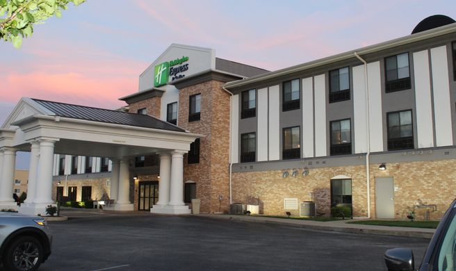 Holiday Inn Express & Suites Exterior