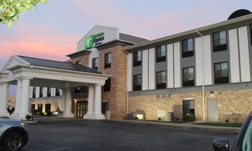 Holiday Inn Express & Suites
