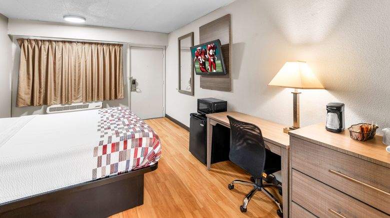 <b>Red Roof Inn Indianapolis North Room</b>. Images powered by <a href="https://www.leonardoworldwide.com/" title="Leonardo Worldwide" target="_blank">Leonardo</a>.