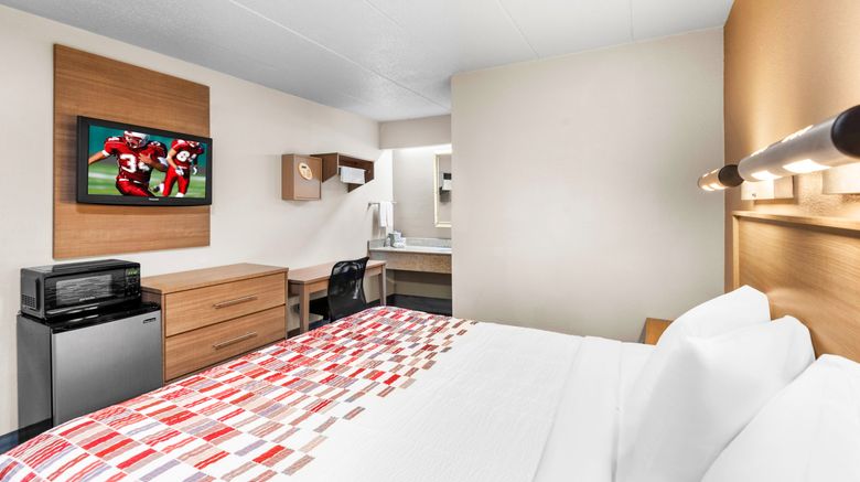 <b>Red Roof Inn Indianapolis North Room</b>. Images powered by <a href="https://www.leonardoworldwide.com/" title="Leonardo Worldwide" target="_blank">Leonardo</a>.