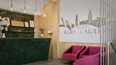 Reyes Catolicos Hotel