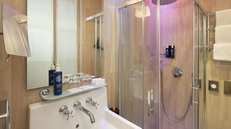 Les Plumes Hotel Paris Room