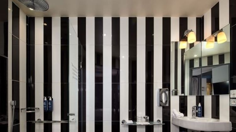 Les Plumes Hotel Paris Room