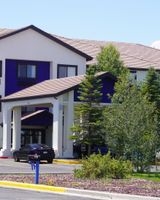 Holiday Inn Express Hotel & Suites