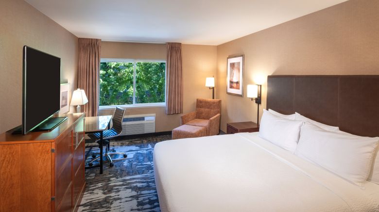 <b>Silver Cloud Inn University Room</b>. Images powered by <a href="https://www.leonardoworldwide.com/" title="Leonardo Worldwide" target="_blank">Leonardo</a>.