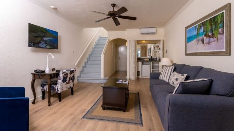 <b>Savannah Beach Hotel Suite</b>. Images powered by <a href="https://www.leonardoworldwide.com/" title="Leonardo Worldwide" target="_blank">Leonardo</a>.