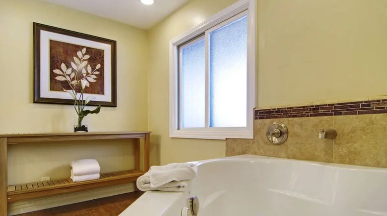 <b>Wayside Inn Room</b>. Images powered by <a href="https://www.leonardoworldwide.com/" title="Leonardo Worldwide" target="_blank">Leonardo</a>.