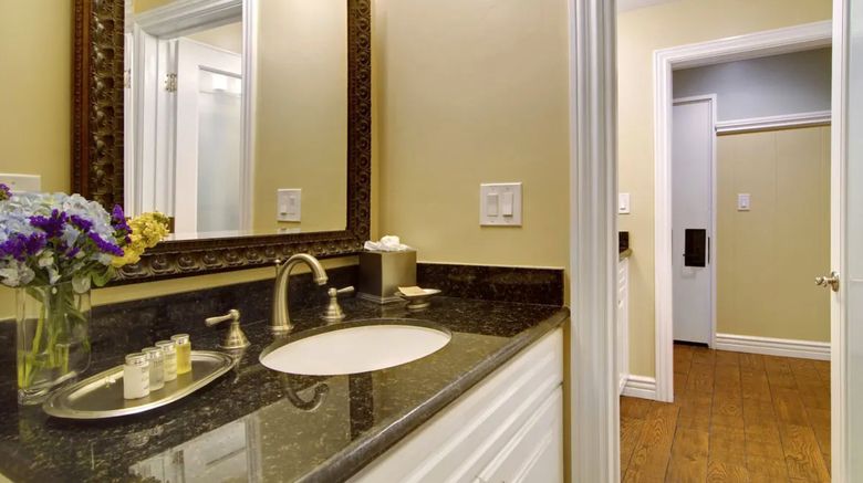 <b>Wayside Inn Room</b>. Images powered by <a href="https://www.leonardoworldwide.com/" title="Leonardo Worldwide" target="_blank">Leonardo</a>.
