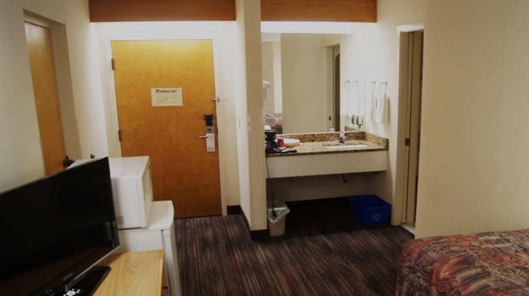 Slumber Inn Room