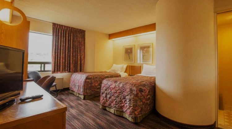 Slumber Inn Room