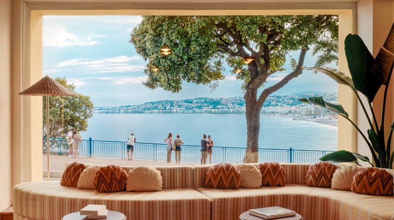 <b>Hotel la Perouse Lobby</b>. Images powered by <a href="https://www.leonardoworldwide.com/" title="Leonardo Worldwide" target="_blank">Leonardo</a>.