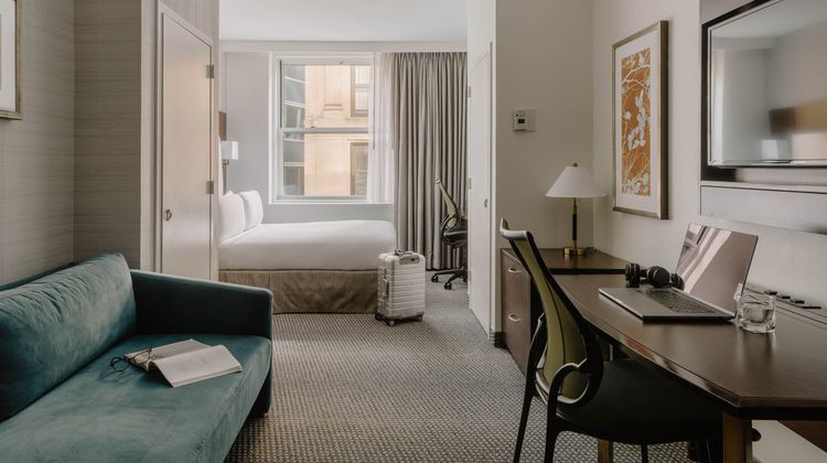 Club Quarters in Boston Suite