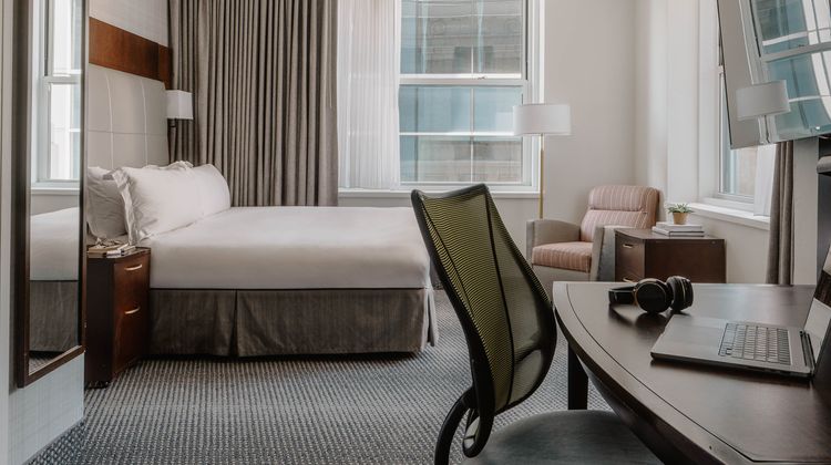 Club Quarters in Boston Room