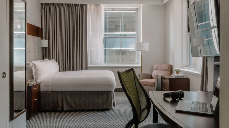 Club Quarters in Boston Room