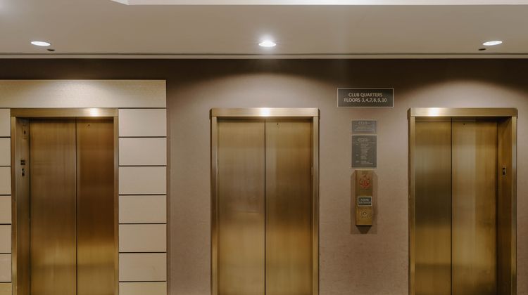 Club Quarters Hotel, Central Loop Lobby