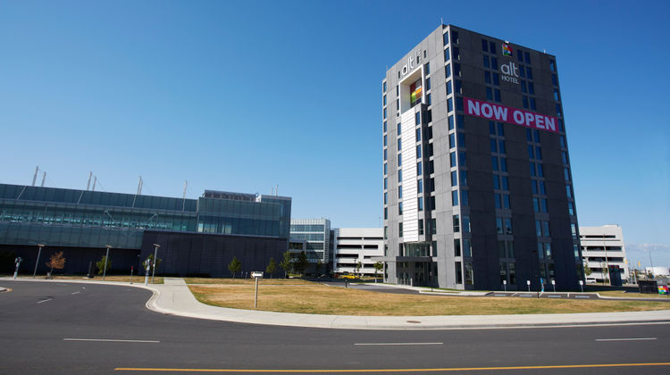 ALT Hotel Toronto Pearson Exterior