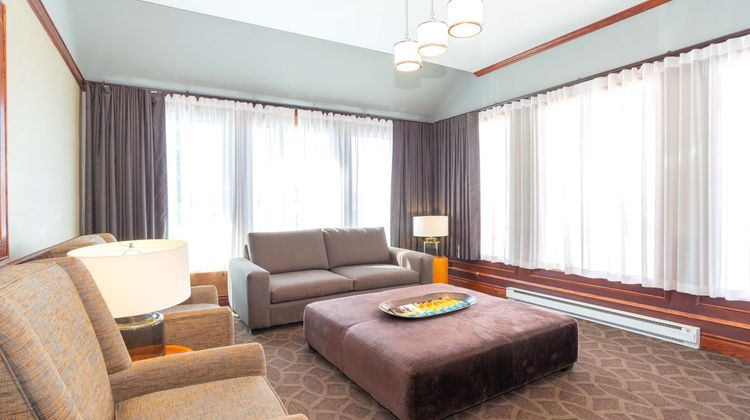 Sandman Inn Terrace Lobby