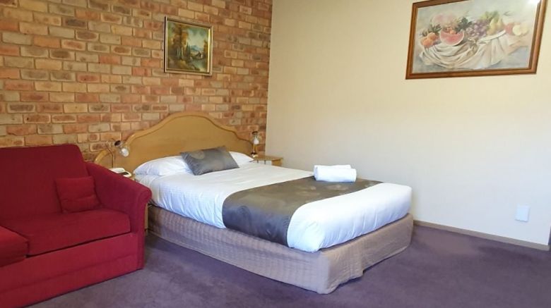 <b>Pines Country Club Motor Inn Room</b>. Images powered by <a href="https://www.leonardoworldwide.com/" title="Leonardo Worldwide" target="_blank">Leonardo</a>.