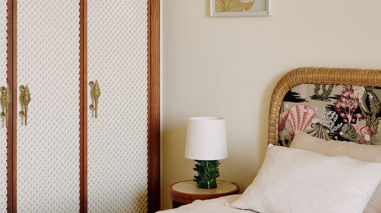 <b>Hotel la Perouse Room</b>. Images powered by <a href="https://www.leonardoworldwide.com/" title="Leonardo Worldwide" target="_blank">Leonardo</a>.