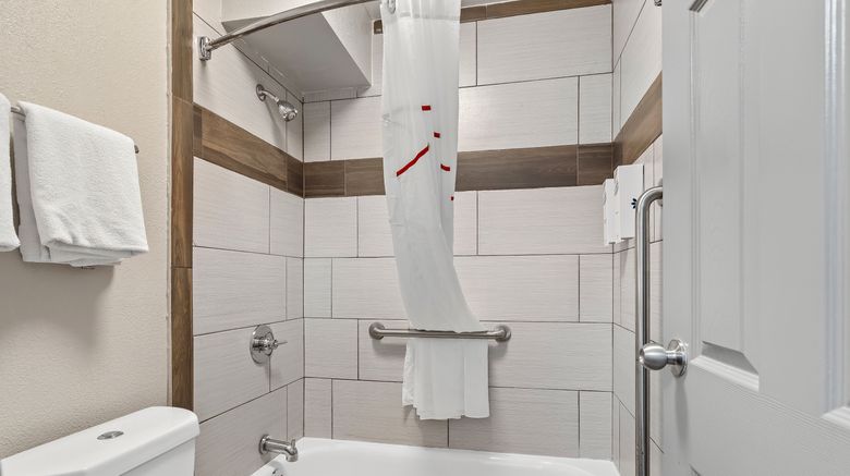 <b>Red Roof Inn Wilmington, NC Room</b>. Images powered by <a href="https://www.leonardoworldwide.com/" title="Leonardo Worldwide" target="_blank">Leonardo</a>.