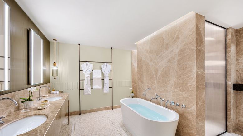 <b>Mandarin Oriental, Lago di Como Room</b>. Images powered by <a href="https://www.leonardoworldwide.com/" title="Leonardo Worldwide" target="_blank">Leonardo</a>.