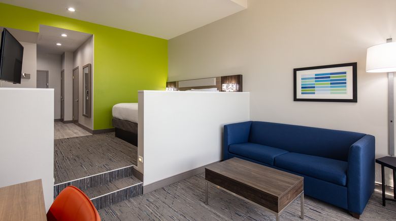 <b>Holiday Inn Express Hotel & Suites Room</b>. Images powered by <a href="https://www.leonardoworldwide.com/" title="Leonardo Worldwide" target="_blank">Leonardo</a>.