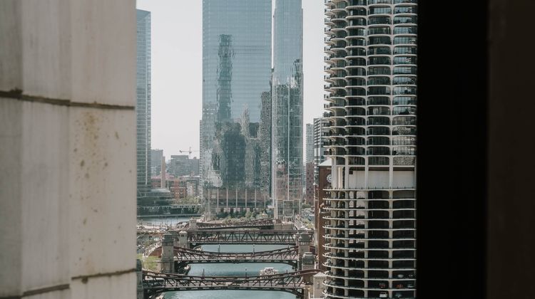 Club Quarters Hotel, Wacker at Michigan Exterior