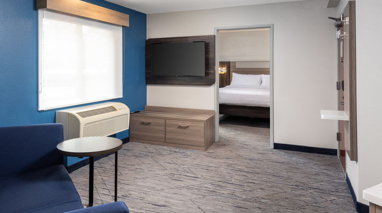 Holiday Inn Express Suite