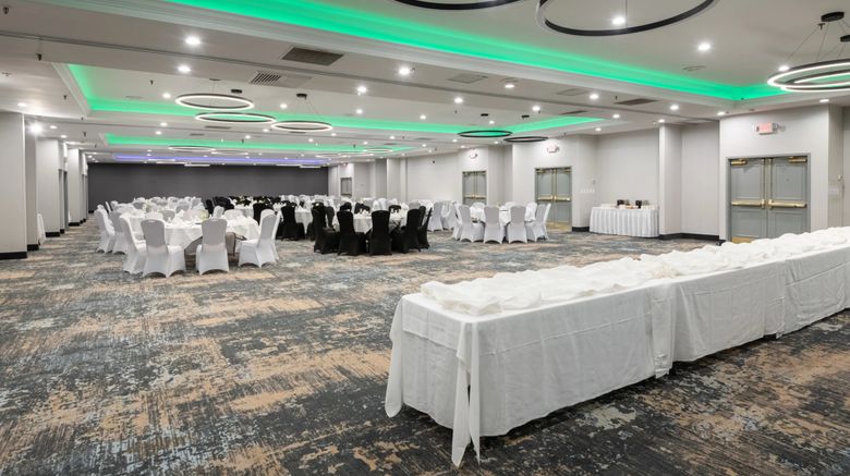 <b>Holiday Inn Roanoke-Tangelwood Meeting</b>. Images powered by <a href="https://www.leonardoworldwide.com/" title="Leonardo Worldwide" target="_blank">Leonardo</a>.