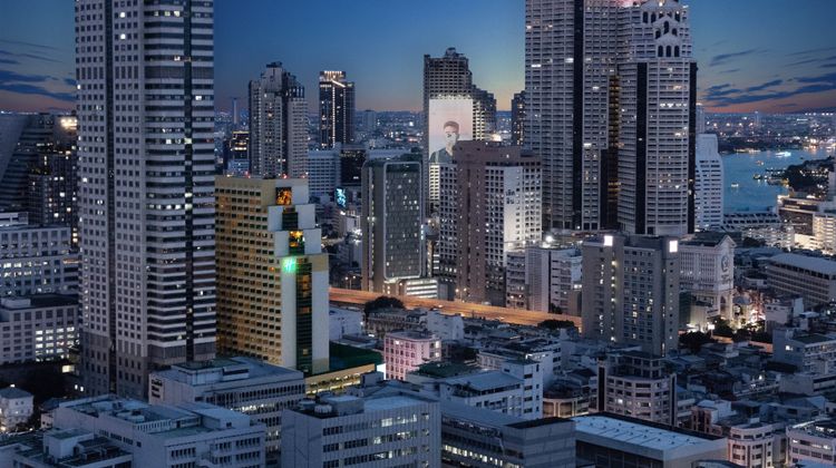 Holiday Inn Bangkok Silom Exterior