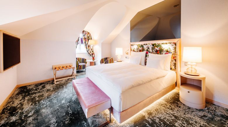 <b>Hotel Schloss Seefels Room</b>. Images powered by <a href="https://www.leonardoworldwide.com/" title="Leonardo Worldwide" target="_blank">Leonardo</a>.