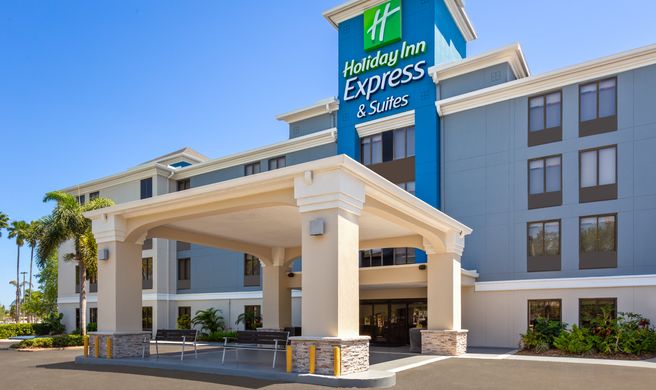 Holiday Inn Express Rocky Point Island Exterior