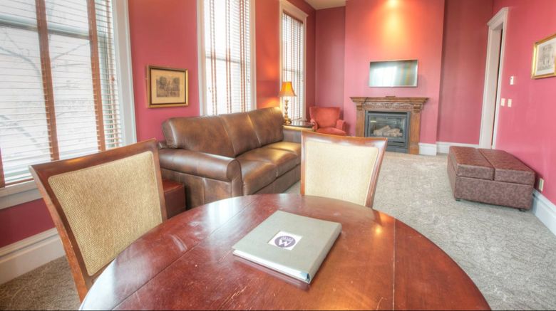 <b>Montvale Hotel Suite</b>. Images powered by <a href="https://www.leonardoworldwide.com/" title="Leonardo Worldwide" target="_blank">Leonardo</a>.