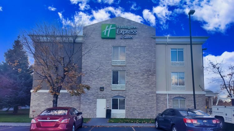 Holiday Inn Express & Suites Exterior