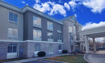 Holiday Inn Express & Suites